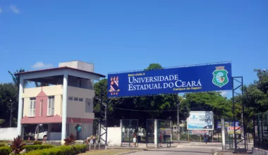 UECE - Fachada da Universidade Estadual do Ceará